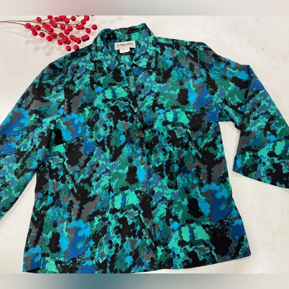 Donnkeny Women's Blue and Green Patterned Button Down